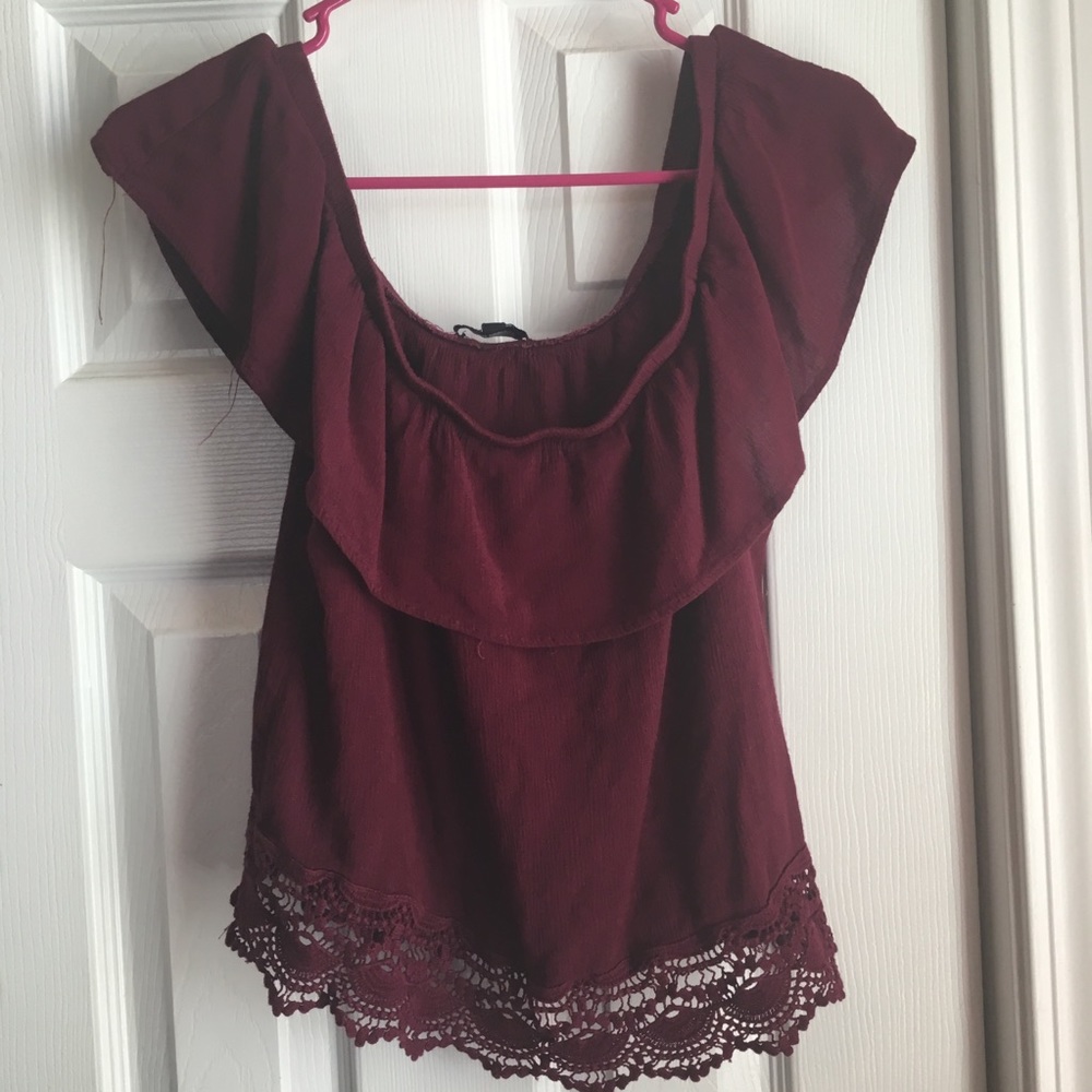 Off the shoulders marrón shirt